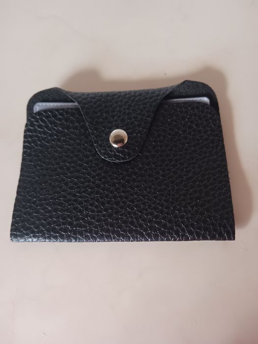 Malas e carteiras de várias cores