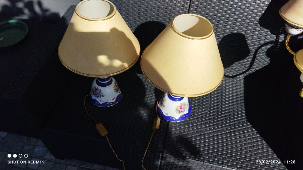 Candeeiros de de tecto e mesinha de cabeceira