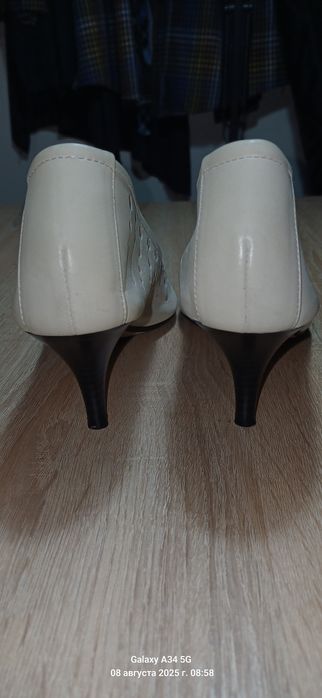 Продам женские туфли