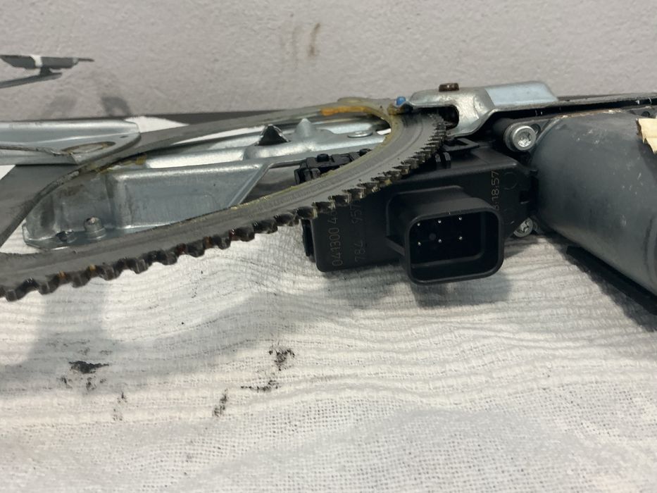 ELEVADOR FRENTE DIREITO OPEL ASTRA H GTC 3P ANO 2008