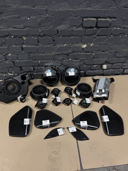 Комплект динаміків колонки усілок саббуфер накладки Audi A4B9 allroad