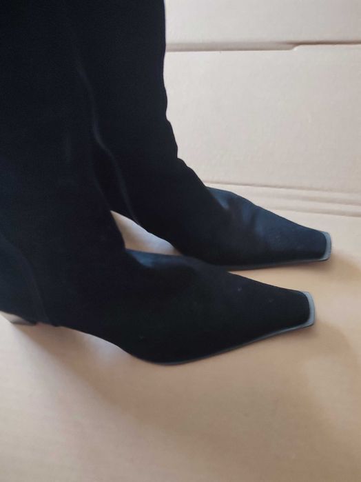 Botas cano alto, pretas em pele de camurça- Novas