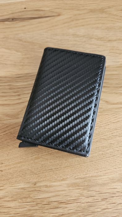 Carteira com proteção RFID
