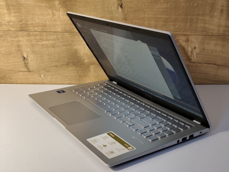 Відмінний ноутбук 2023 року ASUS 15.6"FHD ips/i5-1035G1/12 ОЗП/256 SSD
