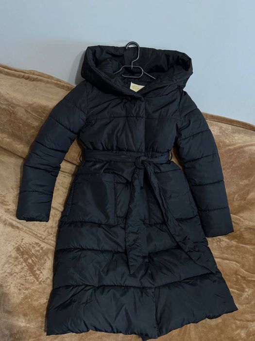 Зимова куртка чорного кольору