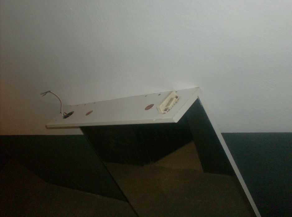 Espelho de casa de banho sem luzes