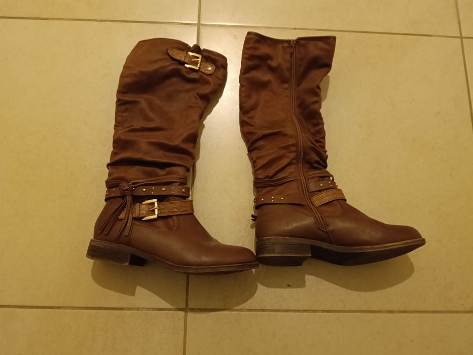 Botas usadas  castanho