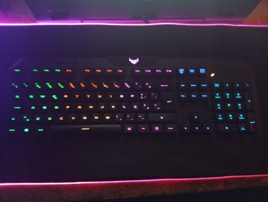 Teclado ASUS TUF Gaming K5 com RGB i