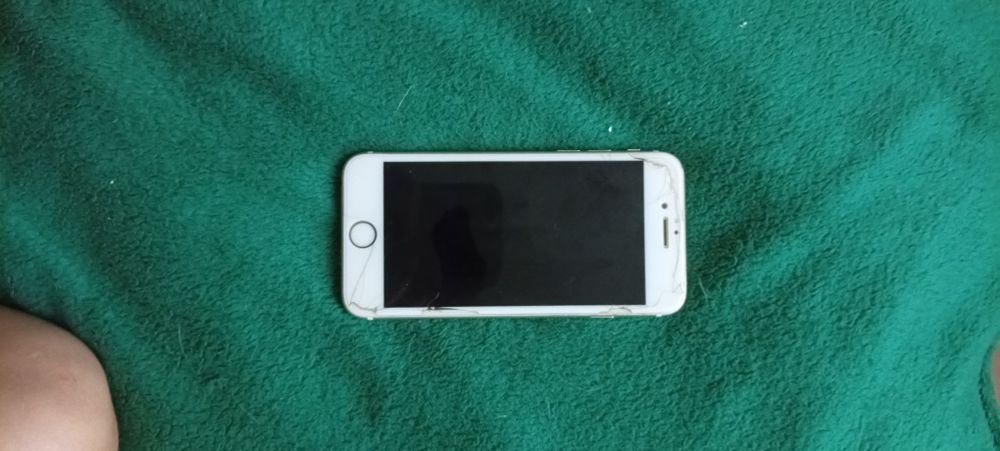 Продаю IPhone 6S