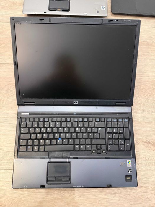 Stare laptopy 11 szt do naprawy (nie działające)