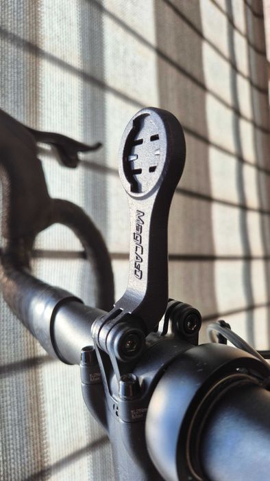 Uchwyt niski MagCad do licznika Garmin długi pod 1030, 1040 idealny do systemu Blendr firmy Trek