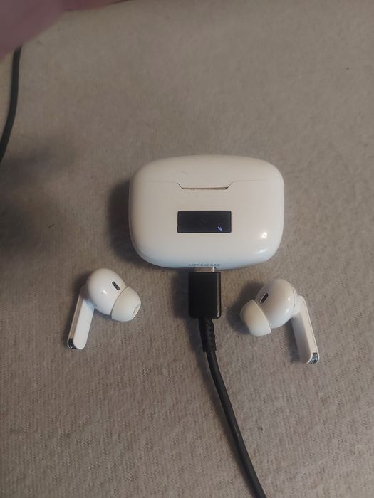 Fones de ouvido branco ou preto