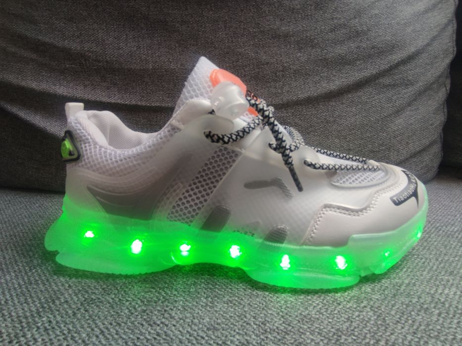 Buty sportowe świecące adidasy młodzieżowe LED r.39