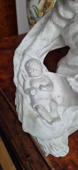 rzeźba "Madonna z Dzieciątkiem" sztuka sakralna Matka Boża z Jezuskiem