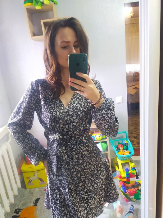 Плаття чорне в білу квітку