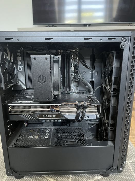 Komputer do gier 7500F 7800XT 32GB RAM 1,5TB  z Windows 11
