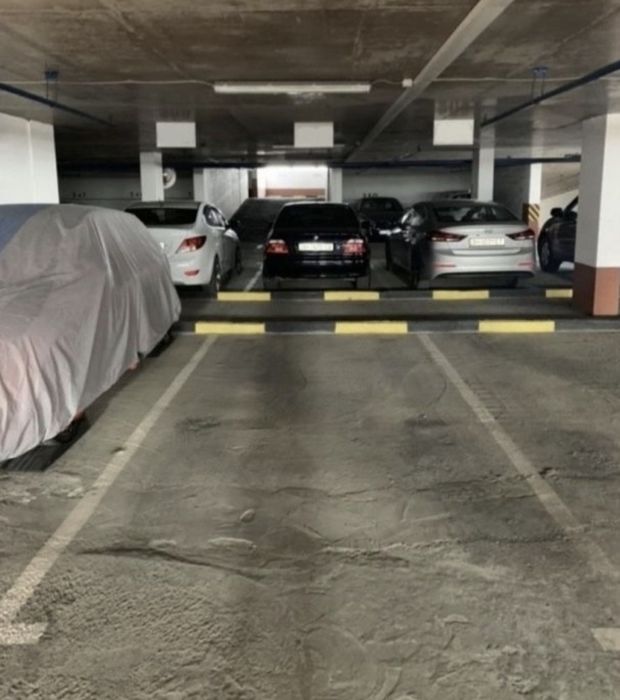 Продаж паркомісця на вул. Академіка Сахарова