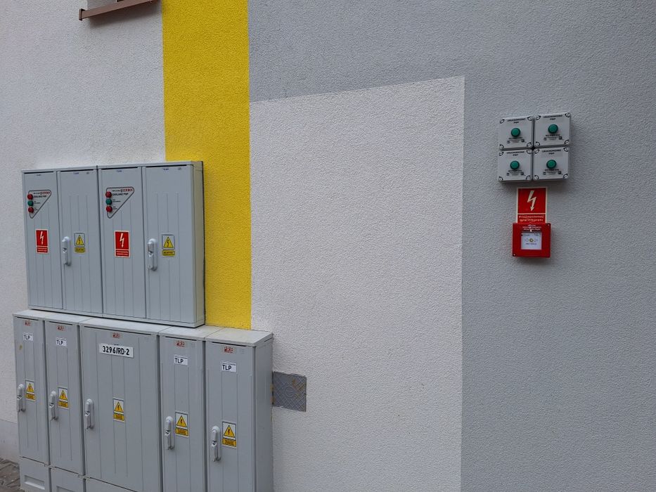 Elektryk, Instalacje elektryczne