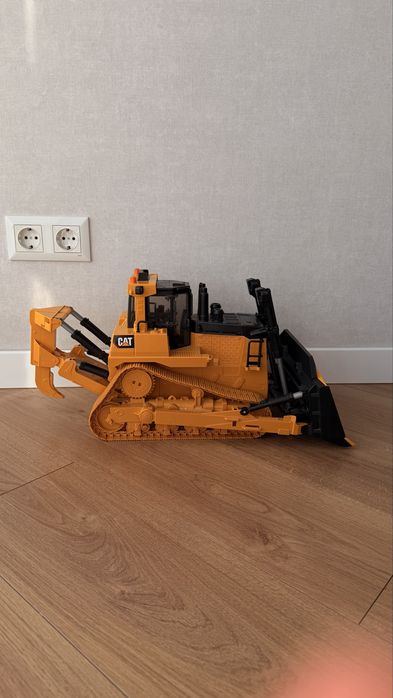 Машина  Bruder   Бетономешалка, Бульдозер, Самосвал.