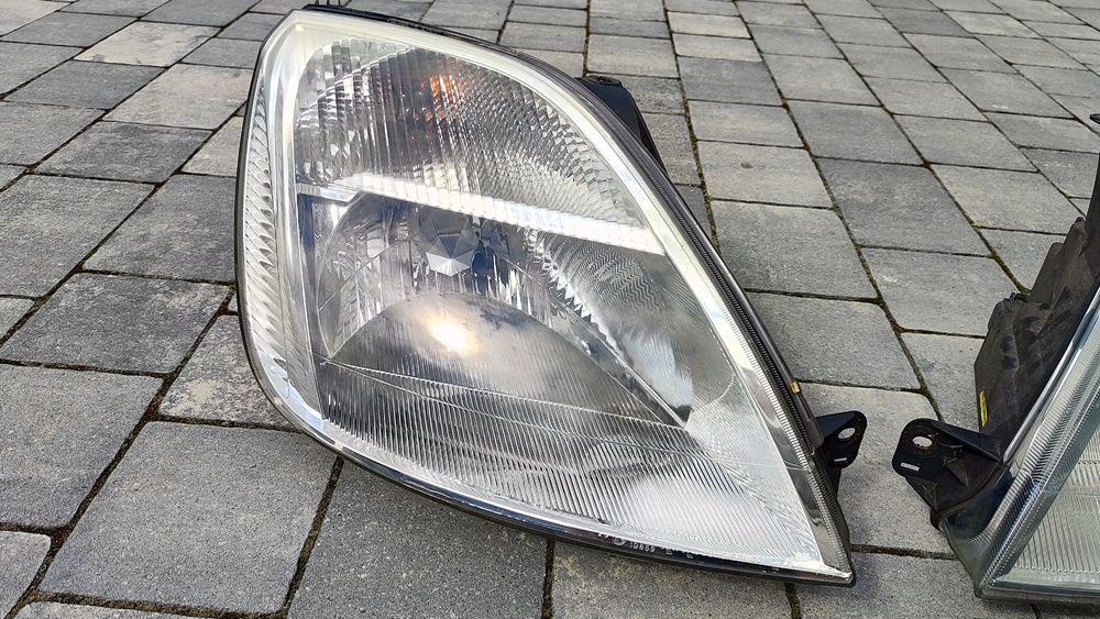 Lampy przednie przód Ford Fiesta MK6