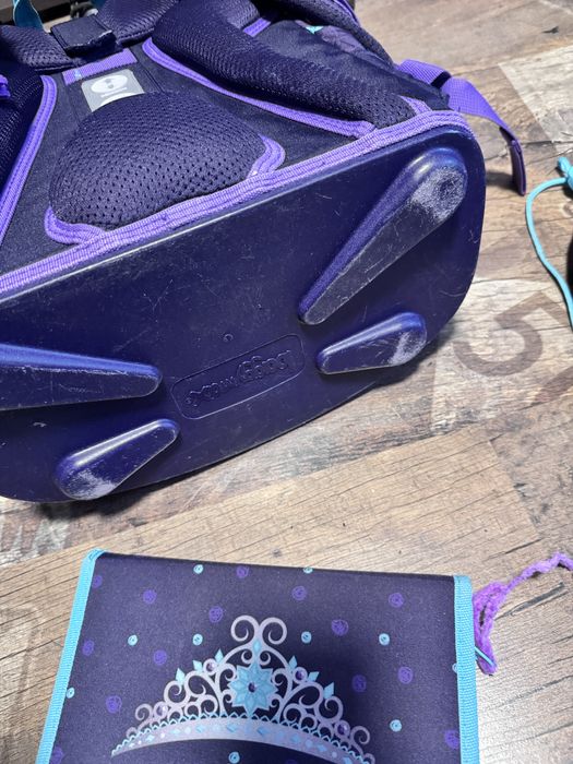 Рюкзак с 1-4 класс хватит одного . Качественный  Германия