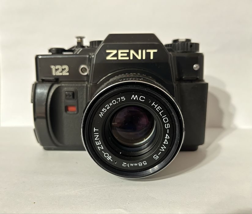Aparat Zenit 122 z obiektywem Helios-44M-5