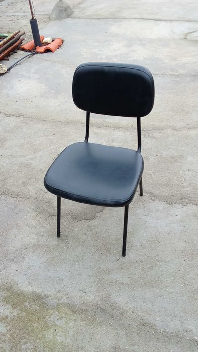 Cadeiras ferro almofadadas em preto