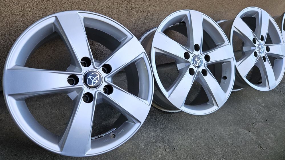 Alufelgi 16" 5x114'3 Toyota Corolla Verso Avensis inne