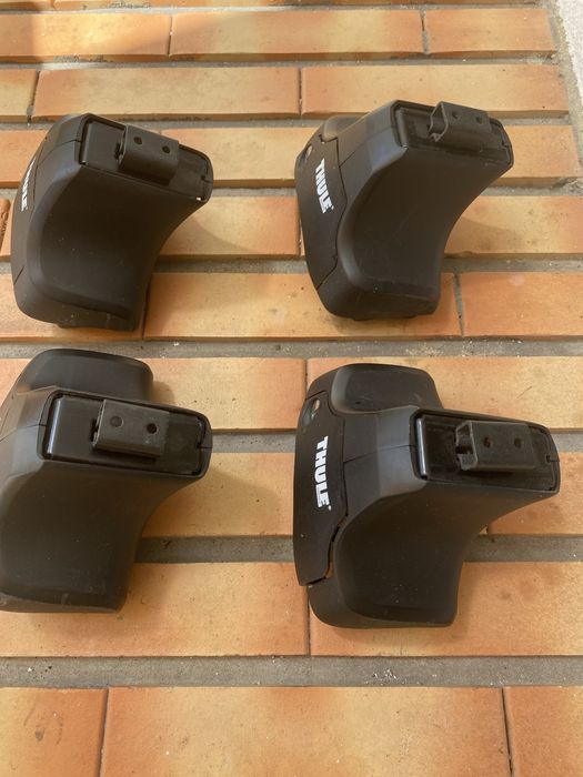 Fixadores Thule e barras para Seat Leon 2007