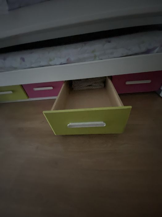 Camas de solteiro com 4 gavetas