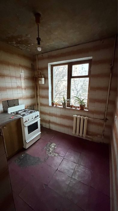 Продаж 3к квартири під ремонт,Косіора, лівий берег,середній повер