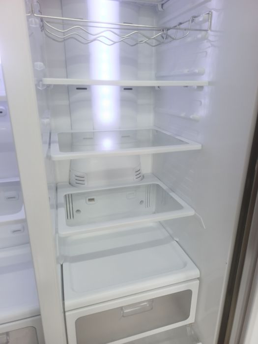 Lodówka Samsung SidebySide z kostkarką.