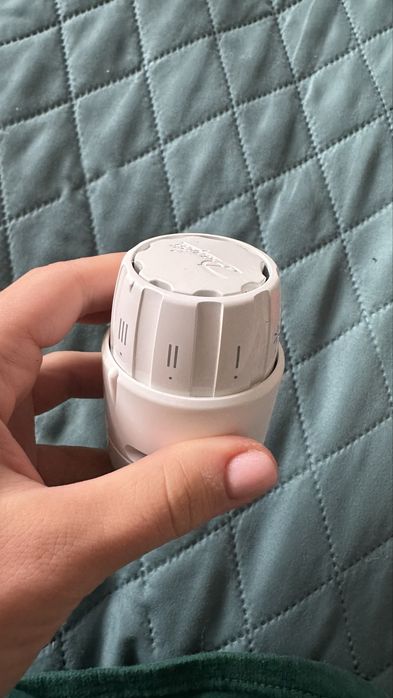 Новий терморегулятор/ термостатична головка на батарею