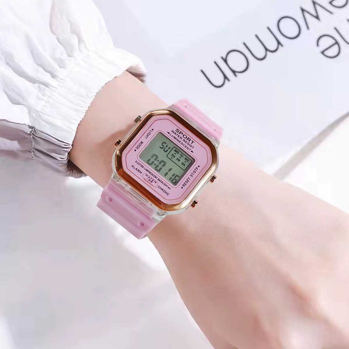 Relógio Digital Tipo Casio com Detalhes Premium