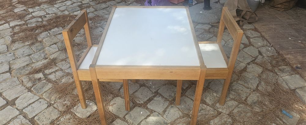 Mesa para criança com 2 cadeiras do ikea -  LÄTT