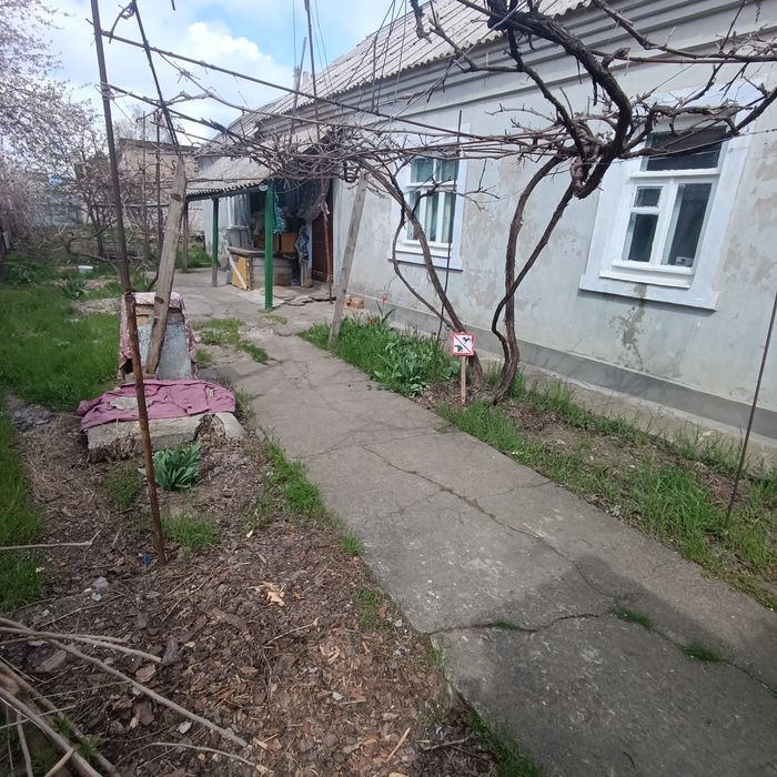 Продаю будинок 6 военна 4 кімнати,