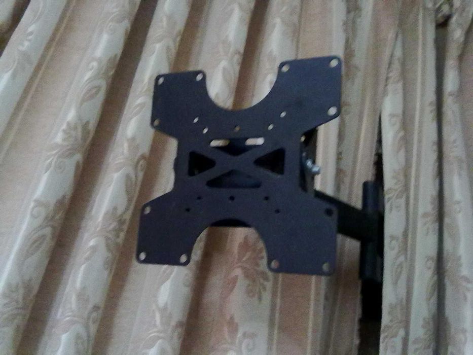 крепление мощное  для телевизора с рекулированием угла