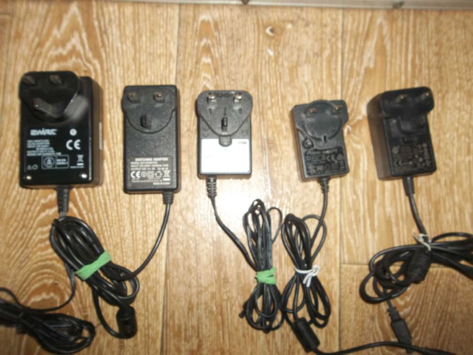 Блоки питания 12 v .английская вилка. Дешево.