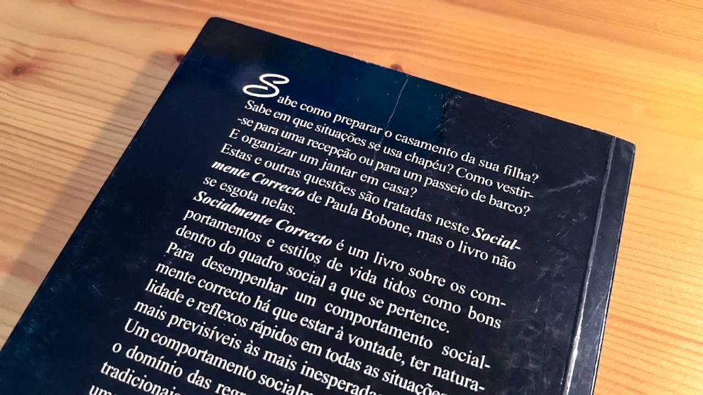 Paula Bobone - Socialmente Correcto - Livro