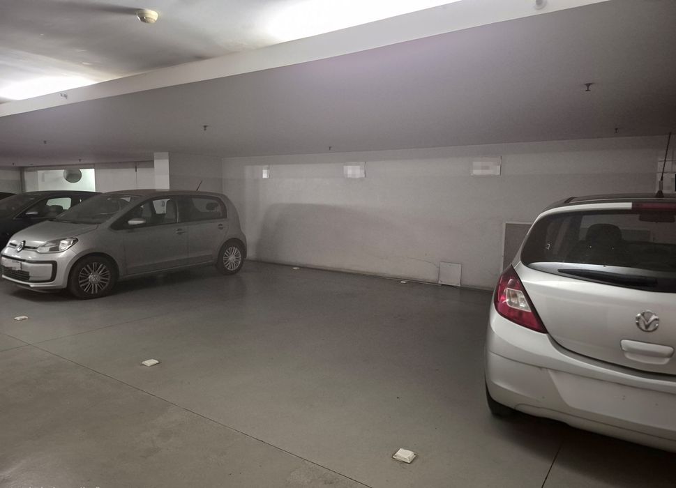 Aluga-se Lugar de Garagem em Edifício com Segurança – Disponível a partir de 1 de Dezembro