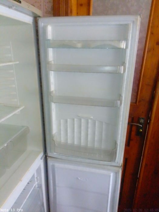 Терміново продам двокамерний холодильник Indesit