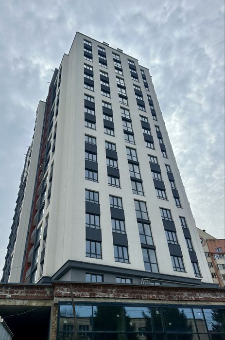 Продаж 2км квартири з виглядом на озеро, вул. Нечая