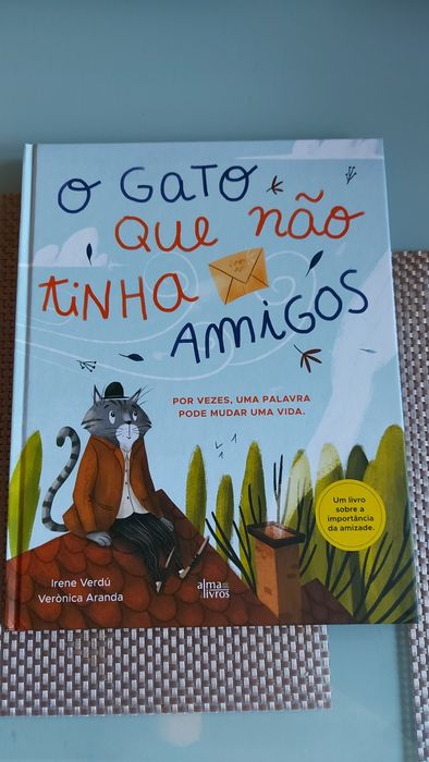 Livro infantil "o gato que não  tinha amigos"