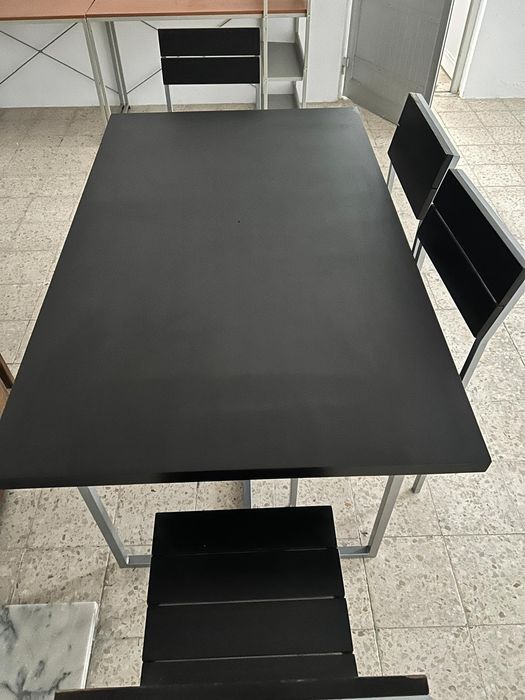 Mesa e 4 cadeiras