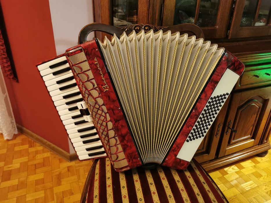 Akordeon Weltmeister Barcalore 72 basy z futerałem
