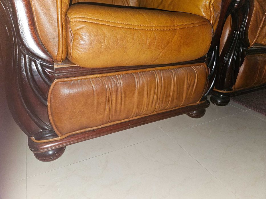 Sofa cama em pele + 2