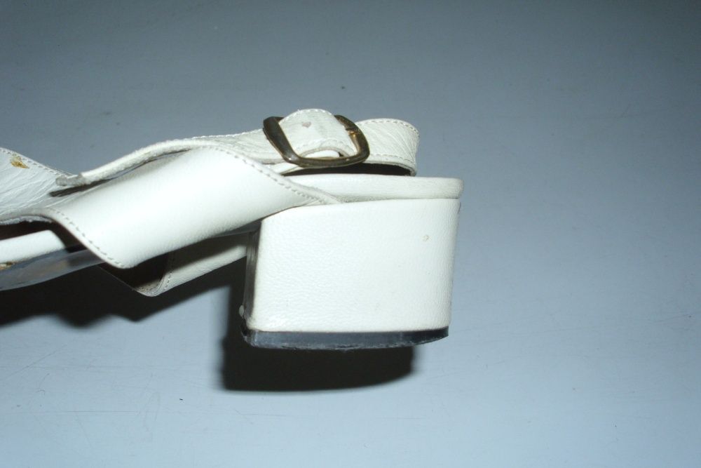 Vendo Lindas sandálias de senhora