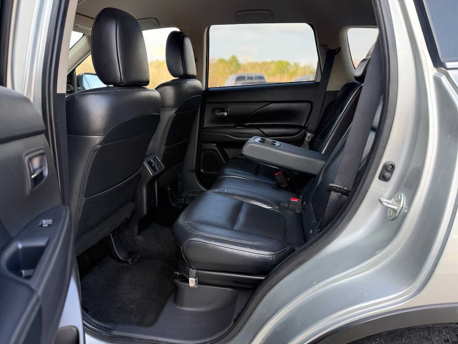 Mitsubishi Outlander      2020