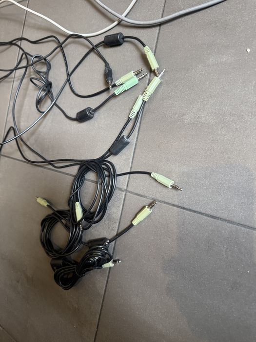 Zestaw kabli: 3 sztuki USB 2.0 A-B, 8 szt. USB - Micro USB, 9 szt. mini jack - mini jack