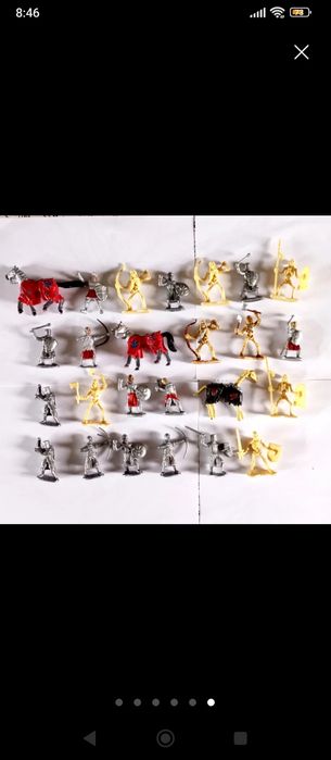 Lote de figuras medievais antigas